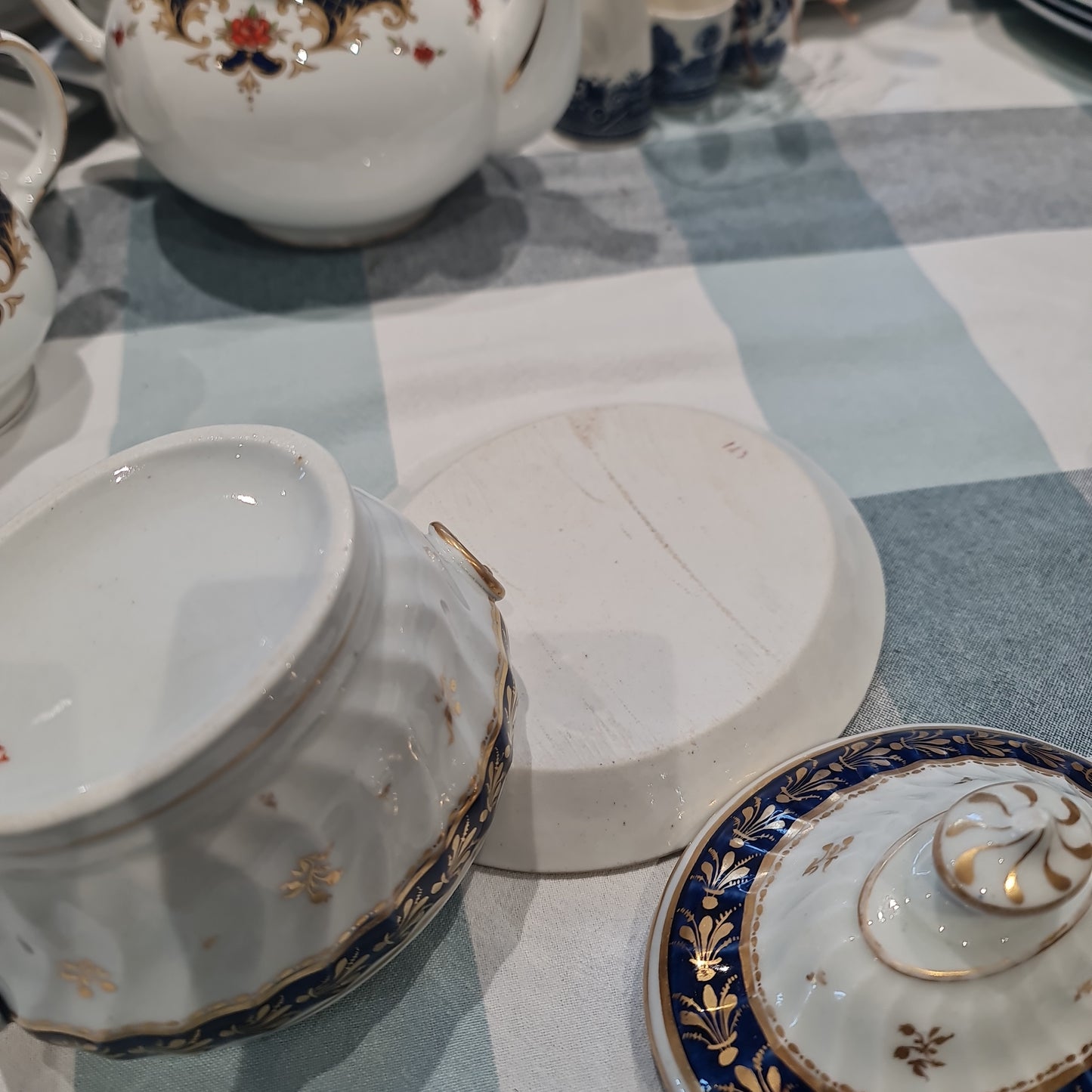 Rare 1st period Royal Worcester canister with lid