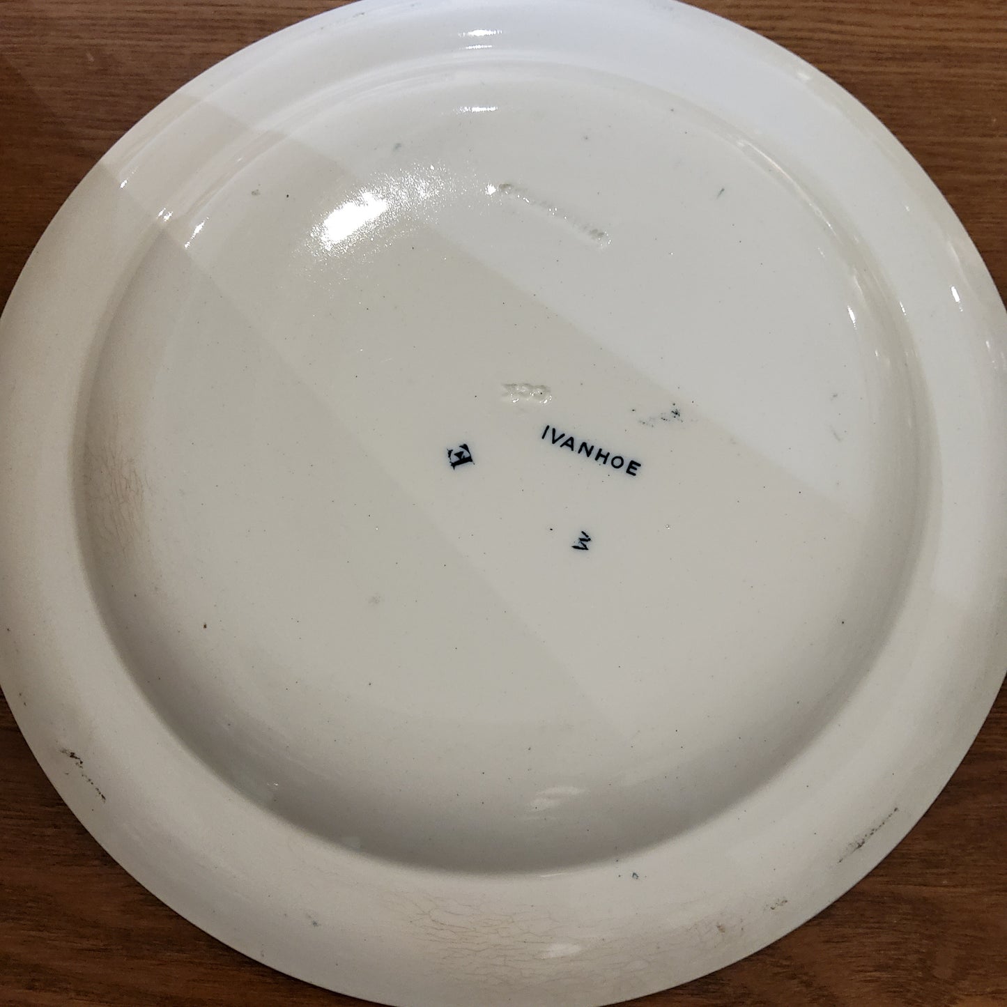 Wedgwood Teller Ivanhoe Rebecca Repelling the Templer in Blaugrau 1882