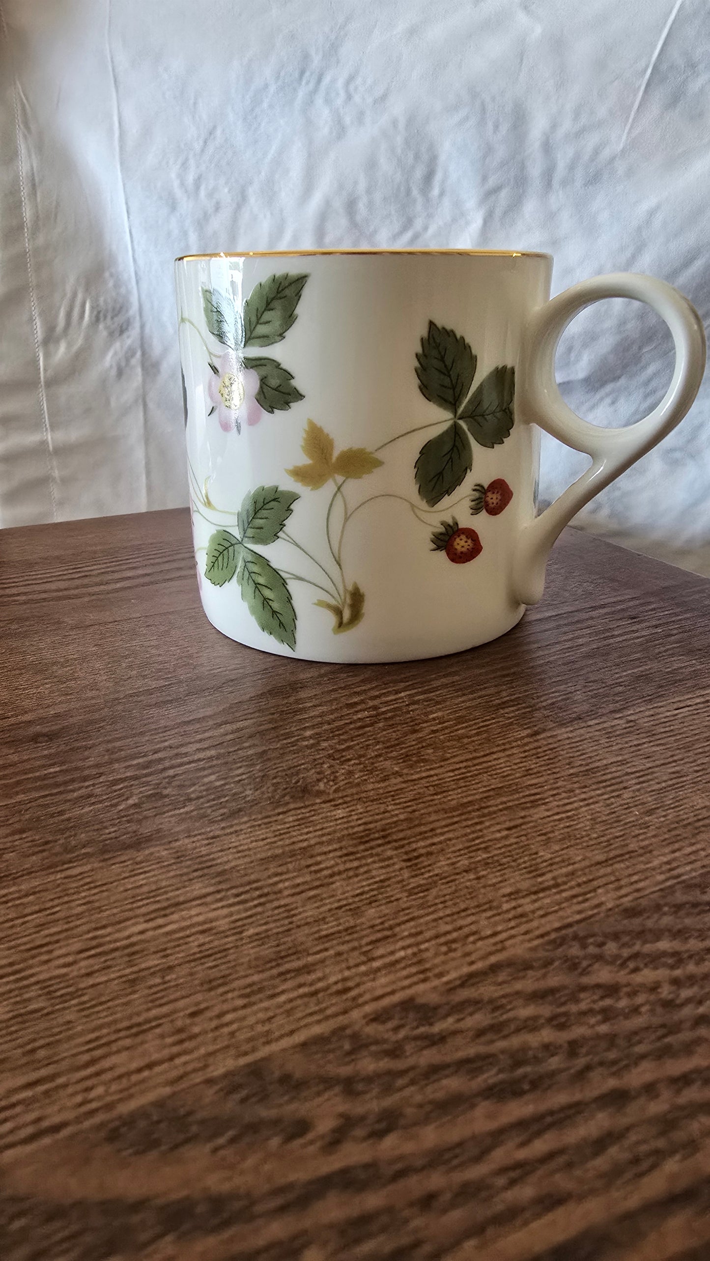 Wedgwood wild strawberry Bone China mug