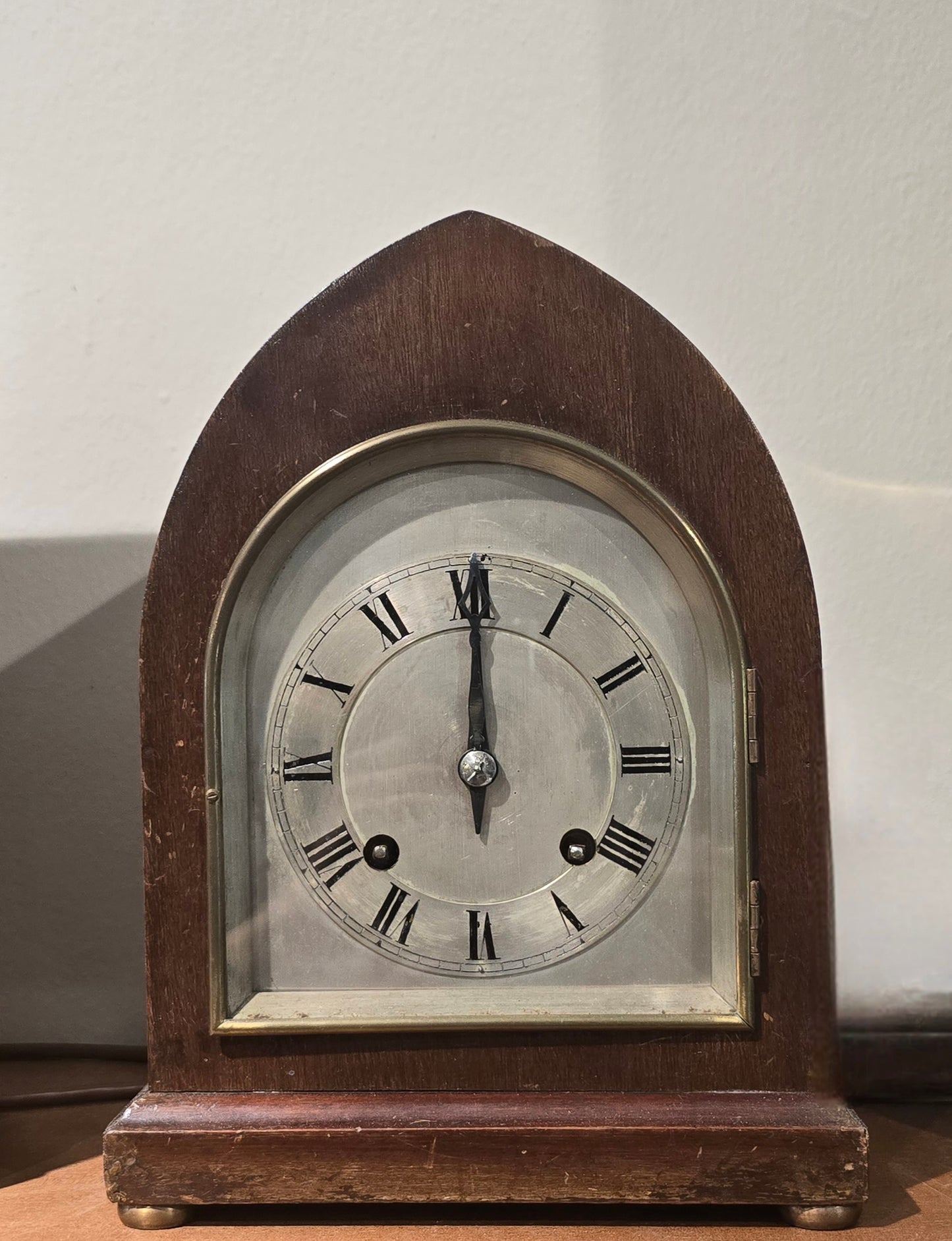 MANTEL CLOCK - Dome Top Mahogany Case Mantel Clock