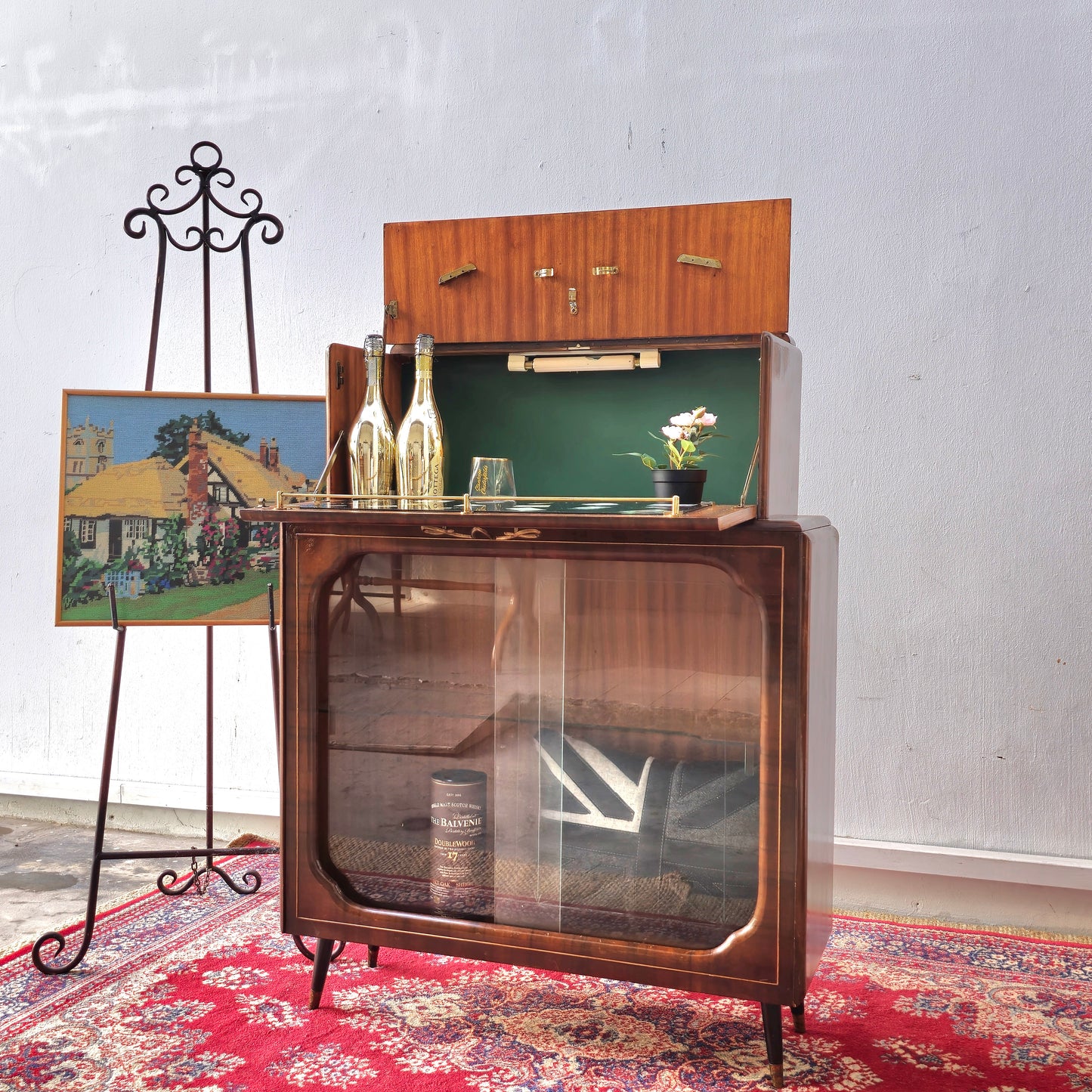 MID 20TH CENTURY WALNUT COCKTAIL CABINET