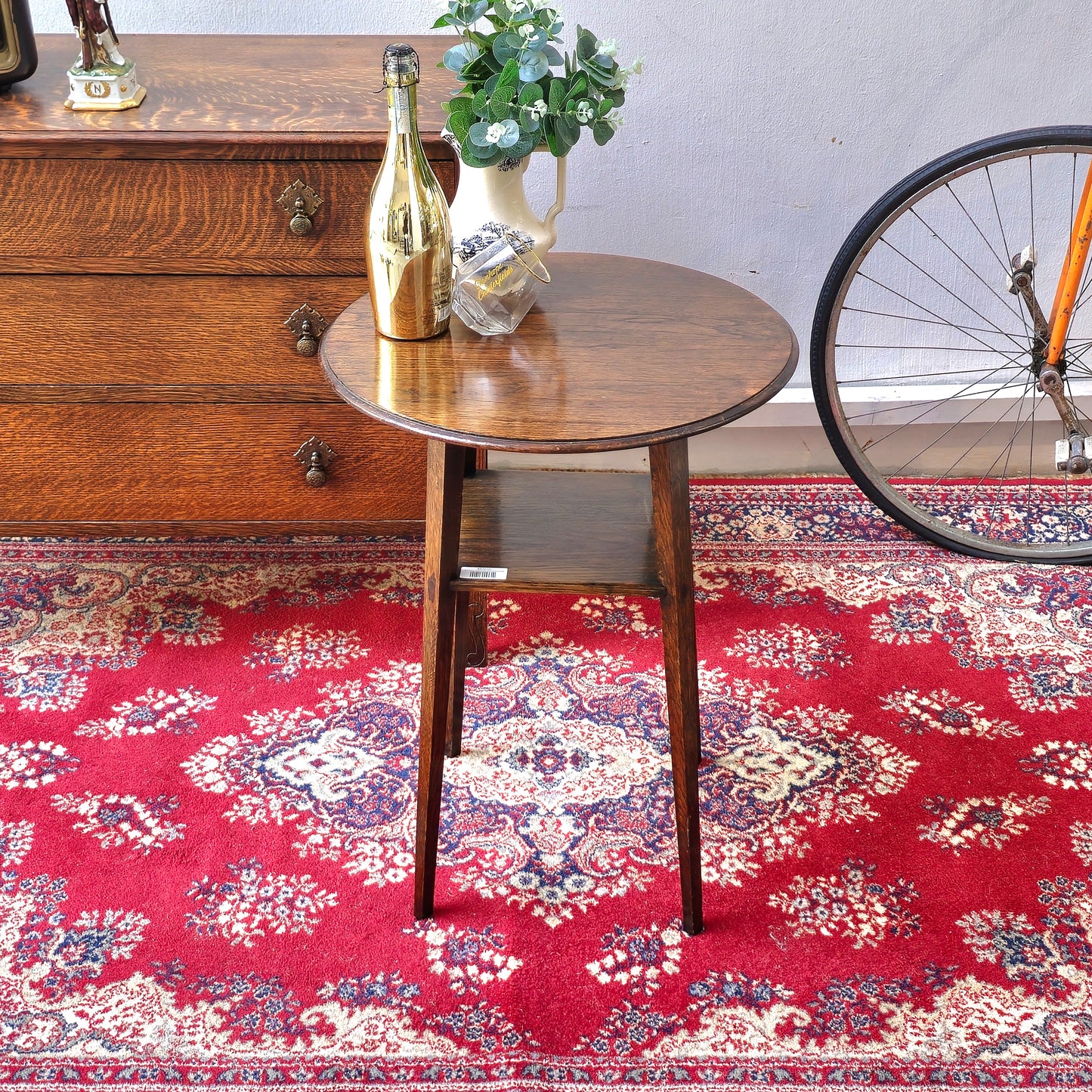 19th century small circular oak occasional table on slender splayed legs, diameter 51cm.