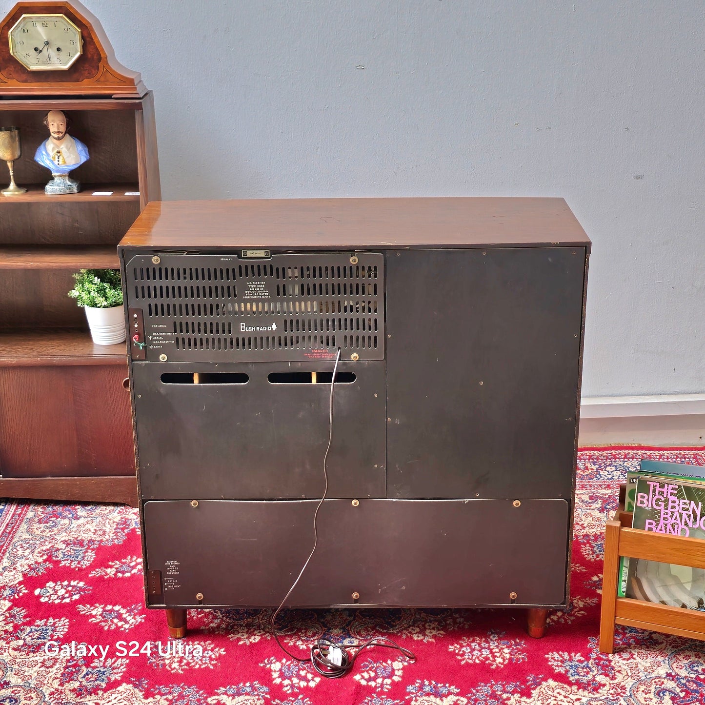 Mid-Century Modern Radiogram Cabinet – Turntable, Radio & Vinyl Storage Unit (c. 1960s)
