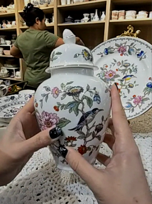 Anysley Pembroke Small giner jar