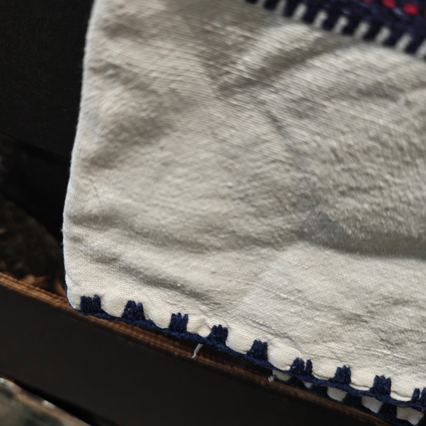 Gorgeous vintage hand stitch cotton linen table cloth 212 x 150cm