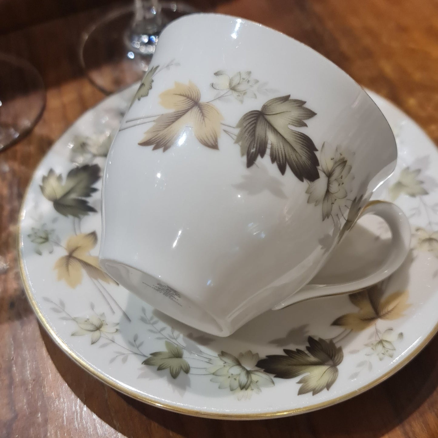 Royal Doulton Larchmont Dinnerware, Dinner plate, Tureen, Soupbowl