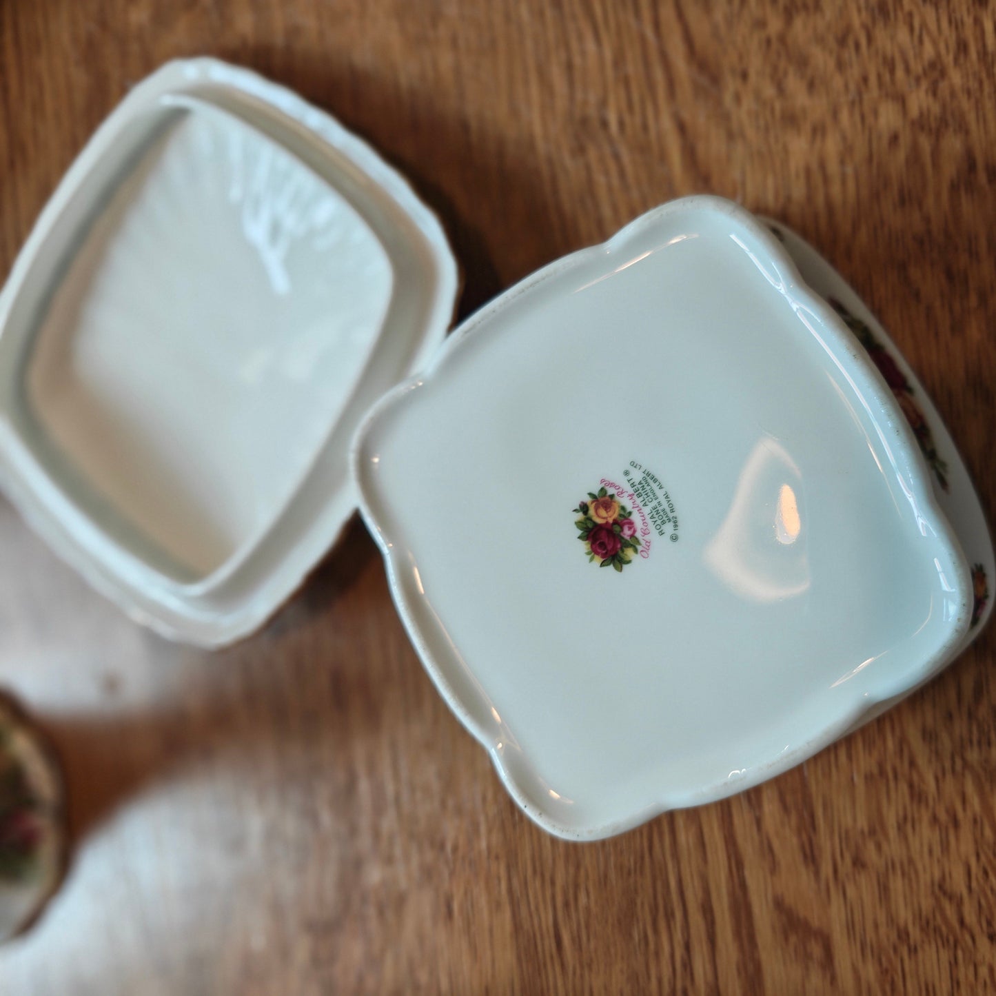 Rare Royal Albert Old Country Rose medium trinket box -1962 version made in England -L14 x H4 cm