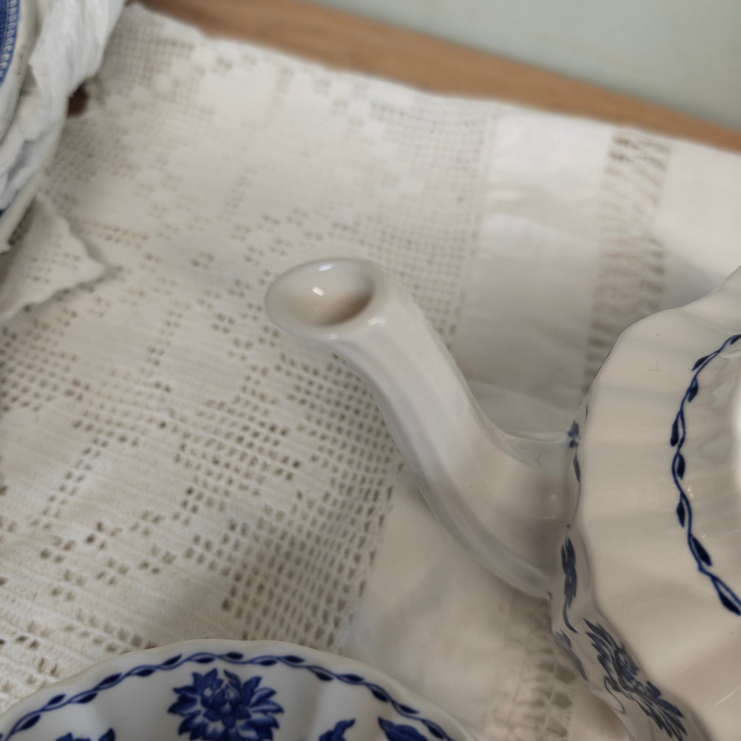 Gorgeous vintage blue and white tea set + Tea pot
