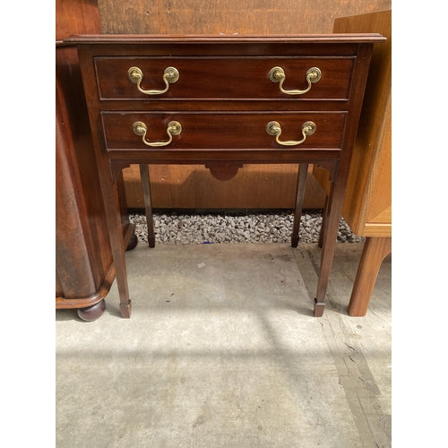 A 19TH CENTURY STYLE MAHOGANY TWO DRAWER SIDE TABLE ON TAPERING LEGS WITH SPADE FEET, 25" WIDE