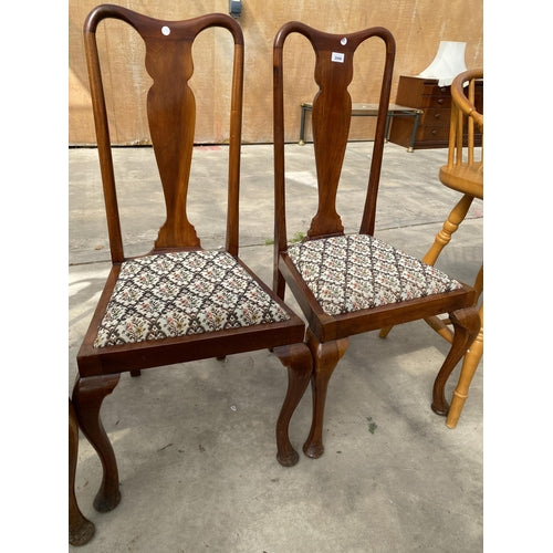 A SET OF FOUR MAHOGANY QUEEN ANNE STYLE DINING CHAIRS
