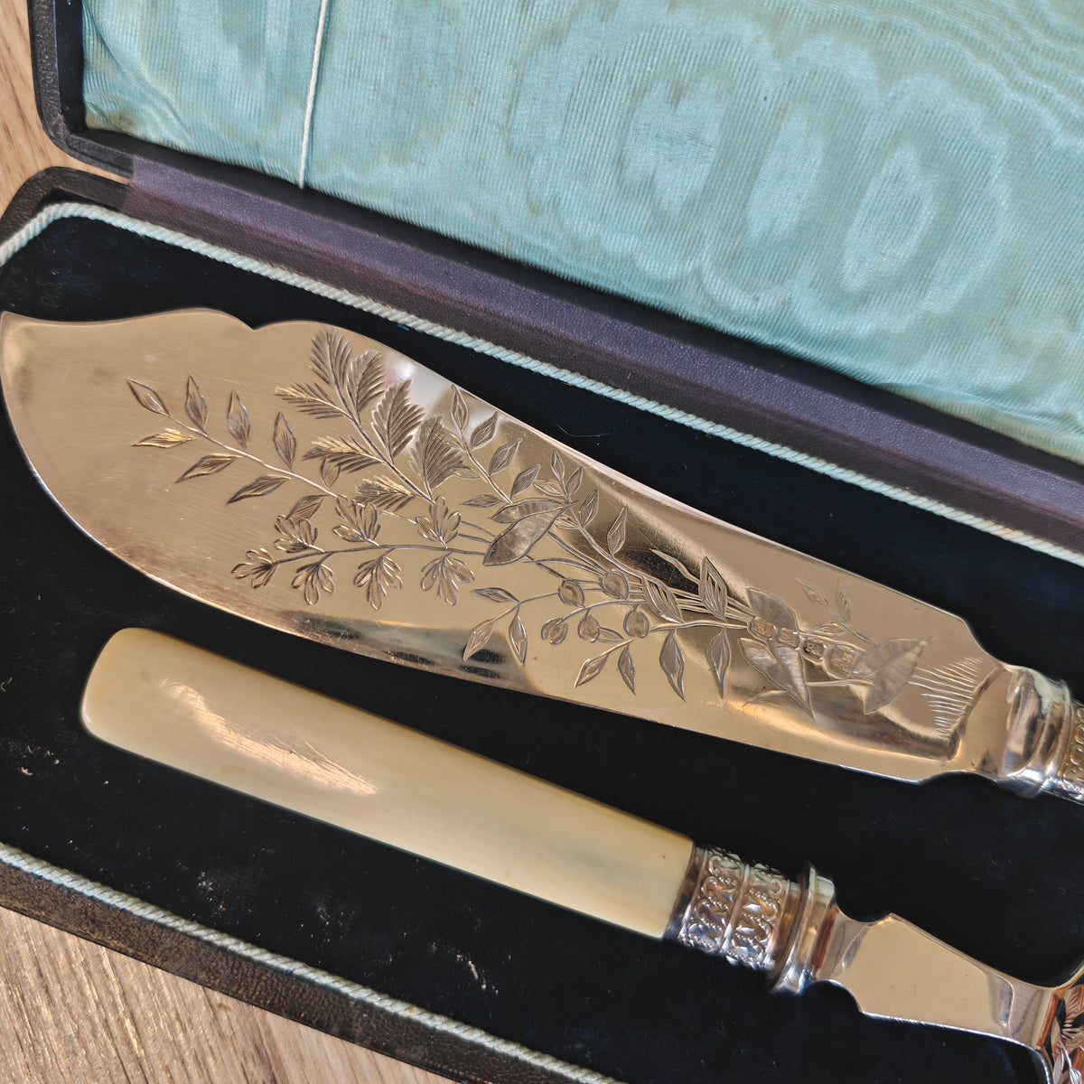 Beautiful antique fish serving set / Pastry serving set