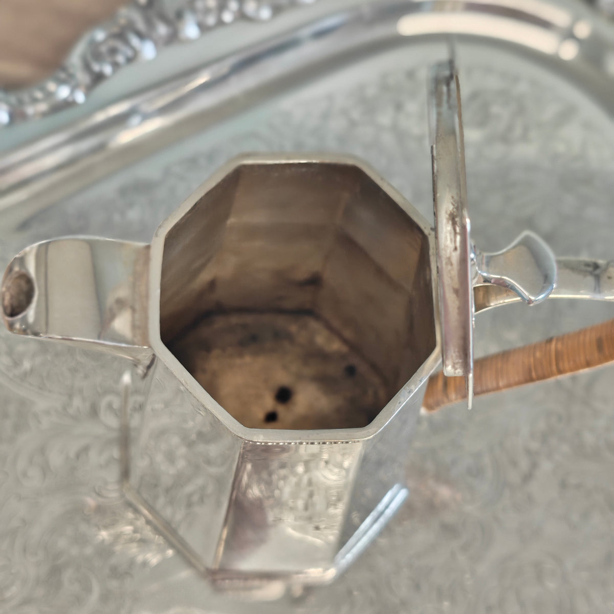 Late Victorian to early Edwardian electroplated coffee pot produced by Richard Richardson