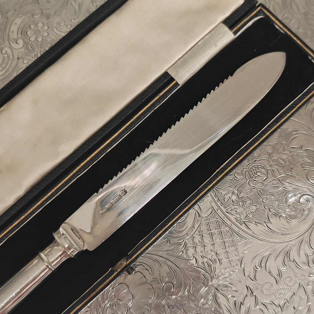 Vintage high quality Silver plated bread knife by Martin Hall