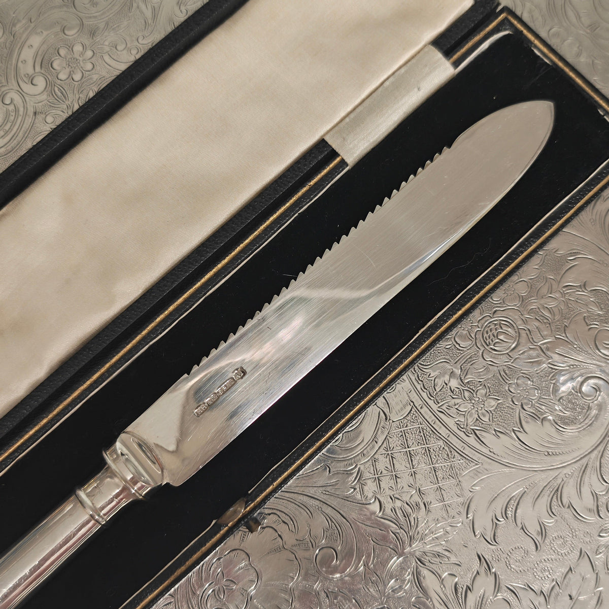 Vintage high quality Silver plated bread knife by Martin Hall