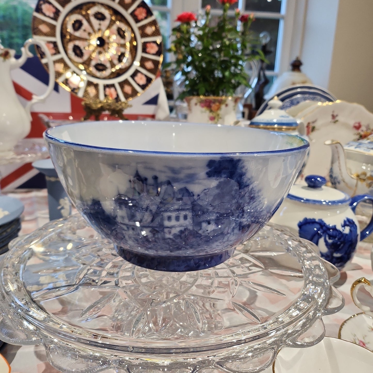 Kneeling and co blue and white antique big bowl