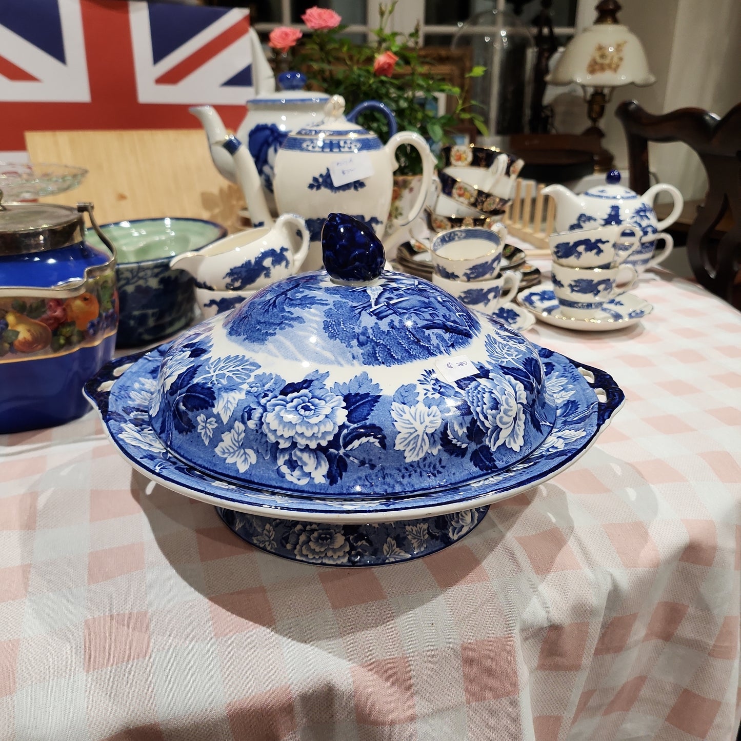 Wood and son blue and white tureen