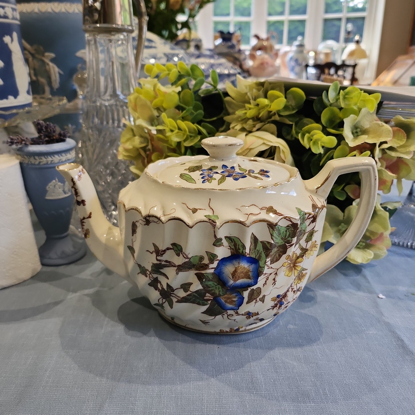 Vintage tea pot with crazing inside tea pot