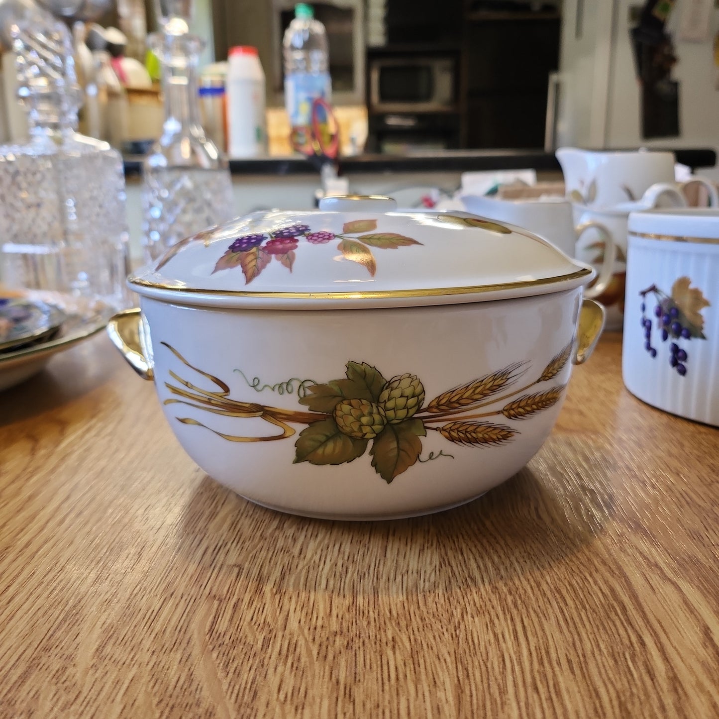 Royal worcester fine bone China Serving bowl with lid