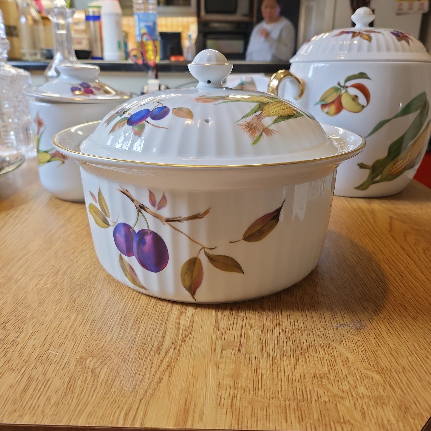Royal worcester Fine Bone China Tureen 27 by 20cm