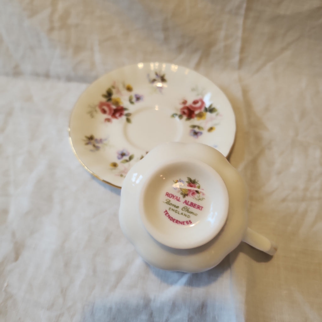 Royal Albert Tenderness coffee set