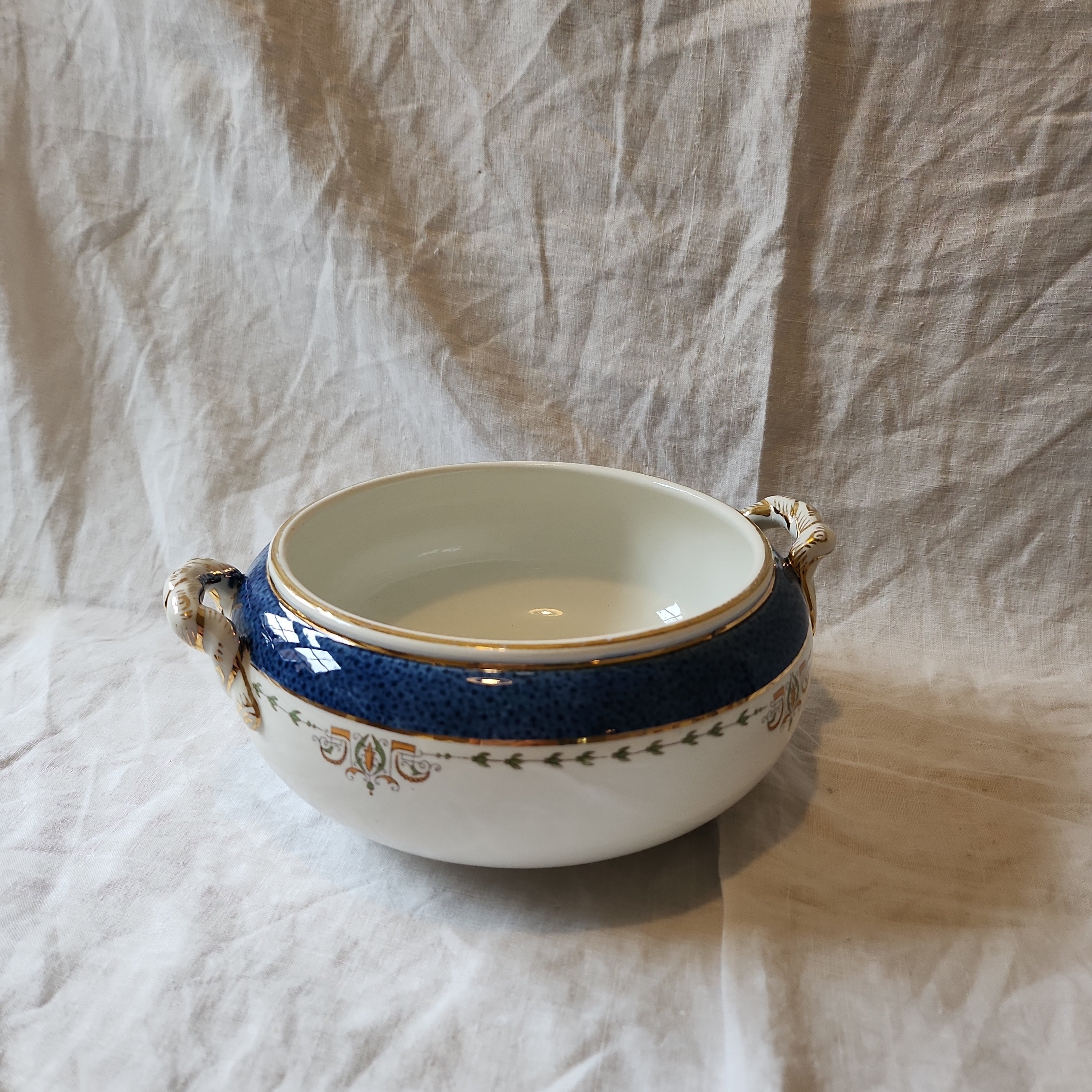 Kneeling and Co small serving bowl