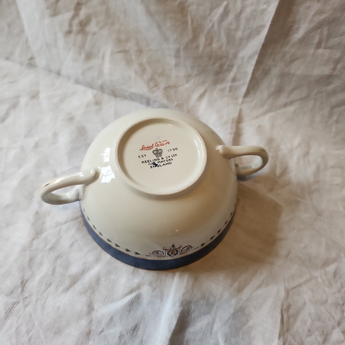 Kneeling and Co soup bowl with handle