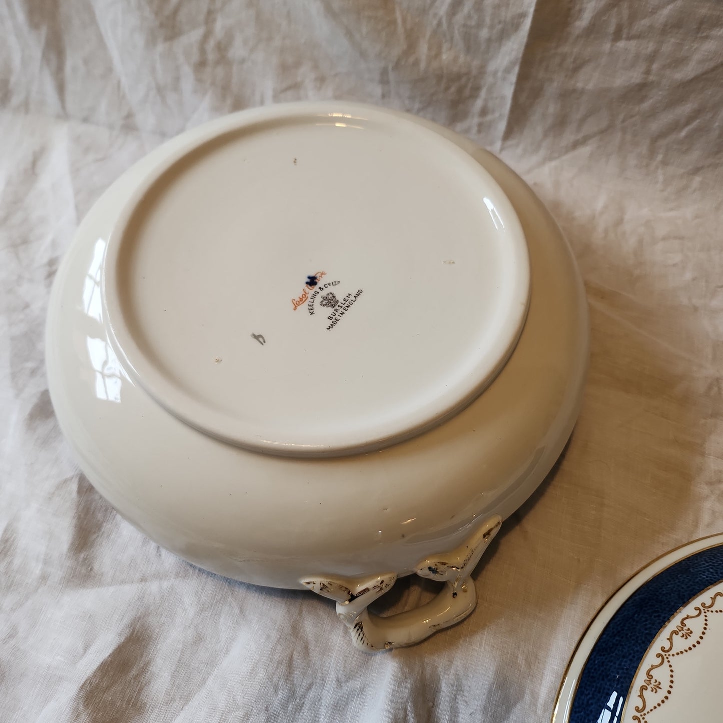 Kneeling and Co serving dish/ tureen