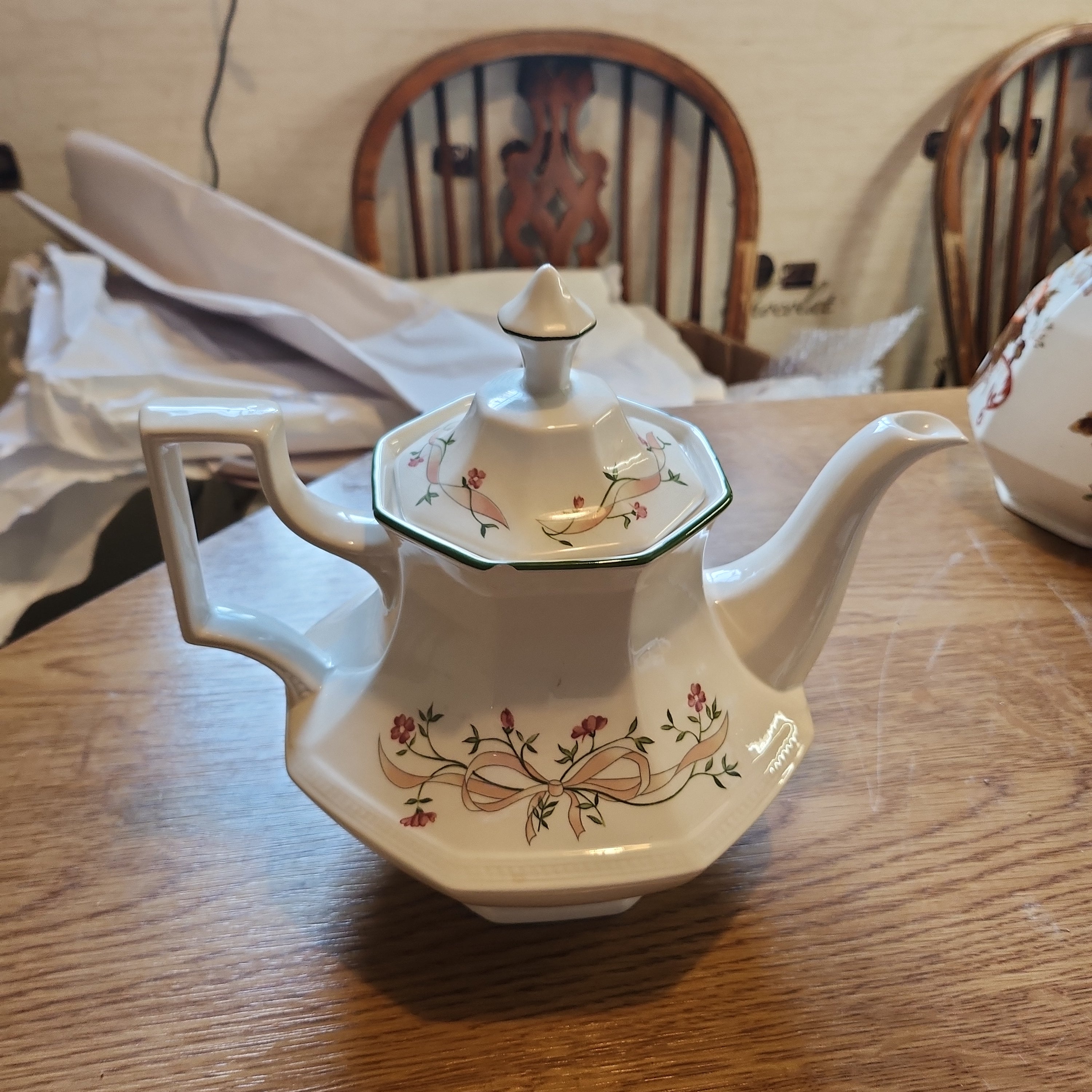 Vintage Johnson Brother big tea pot - minor defect