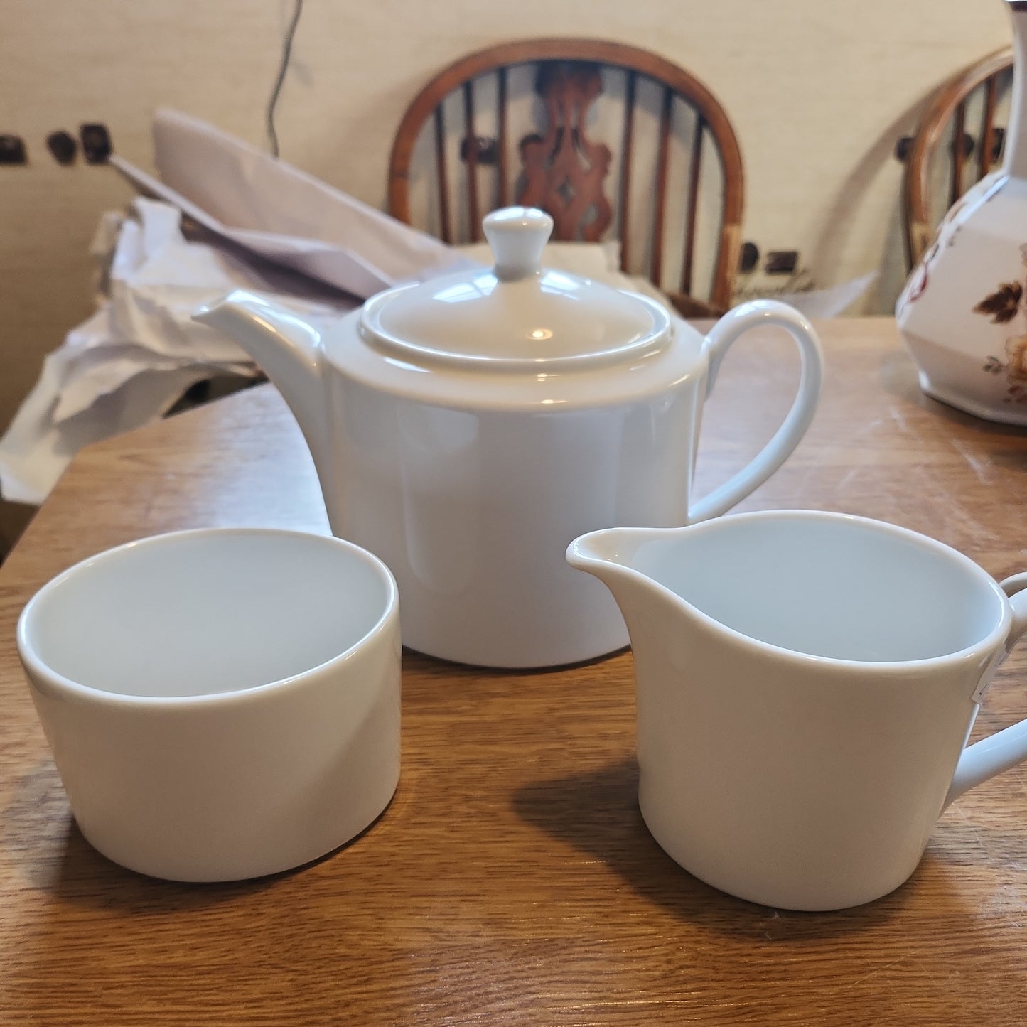 Royal Worcester classic white big tea pot VGC