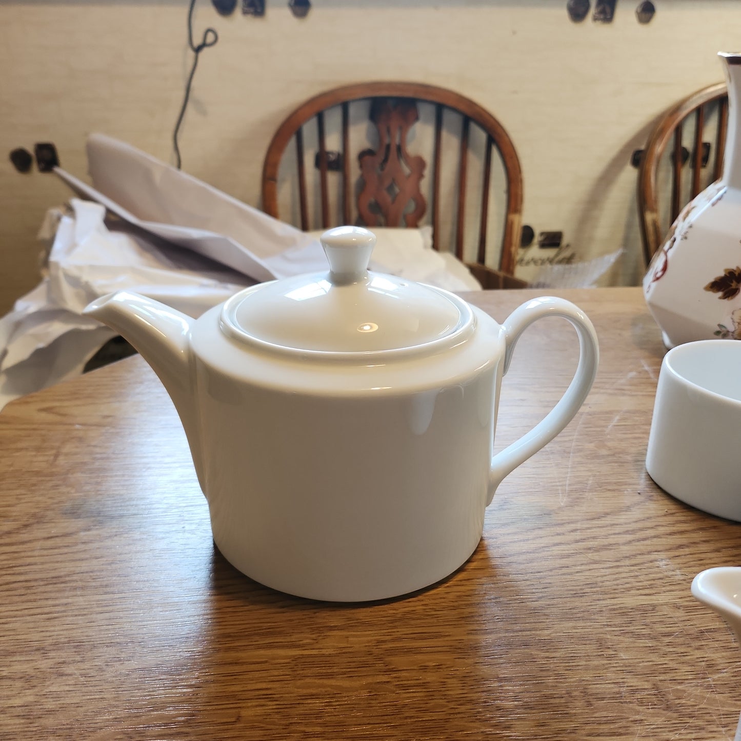 Royal Worcester classic white big tea pot VGC