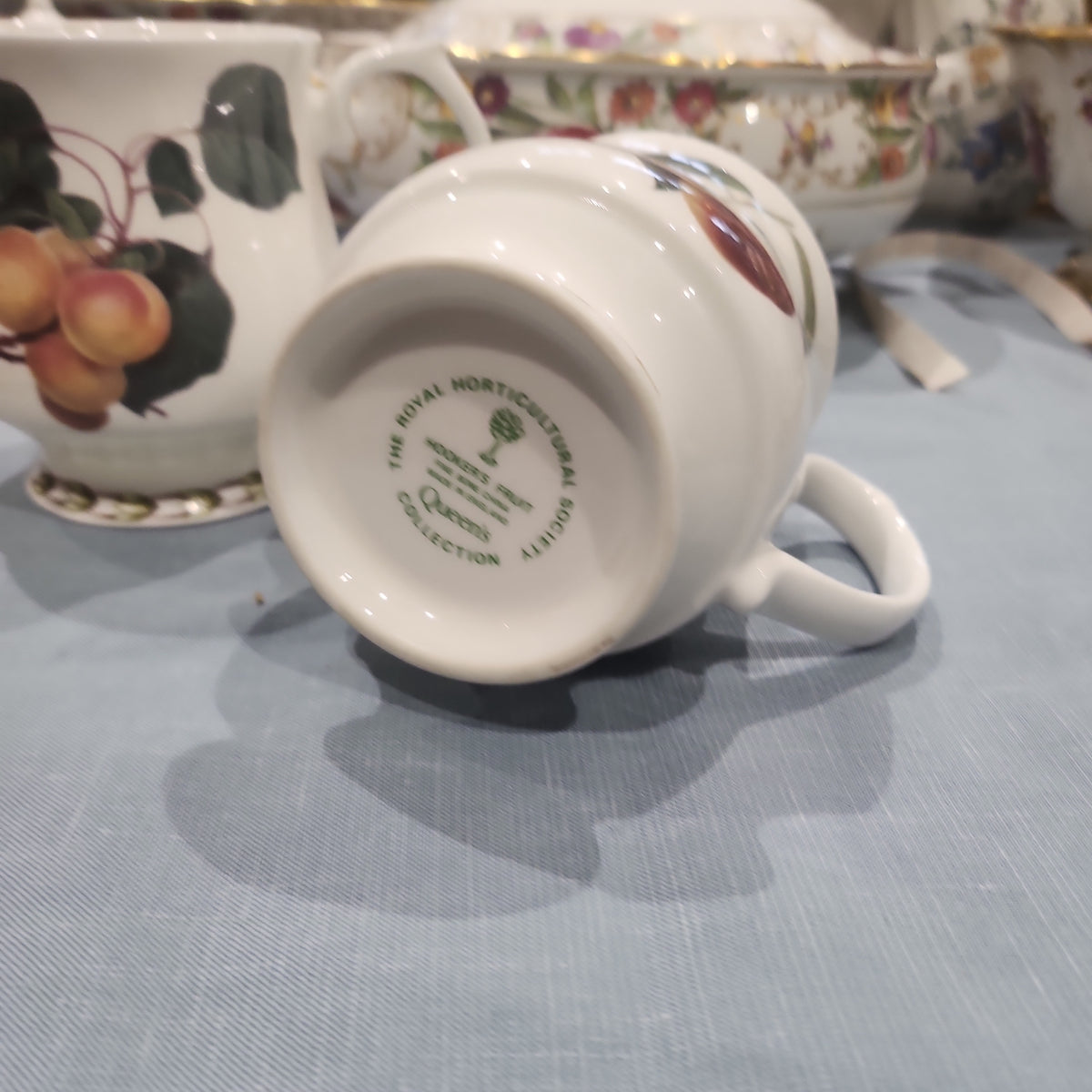 Queens collection fruit mug