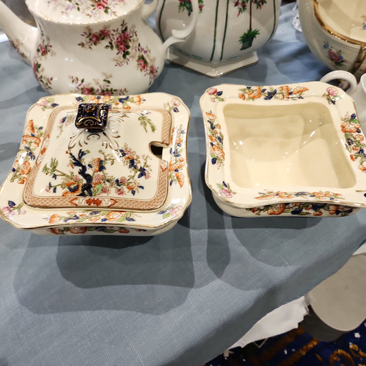 A lovely pair of hancock and son small tureen, one without lid and with crazing