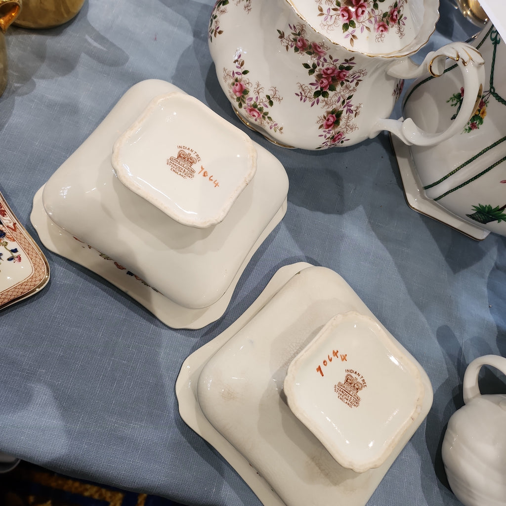 A lovely pair of hancock and son small tureen, one without lid and with crazing