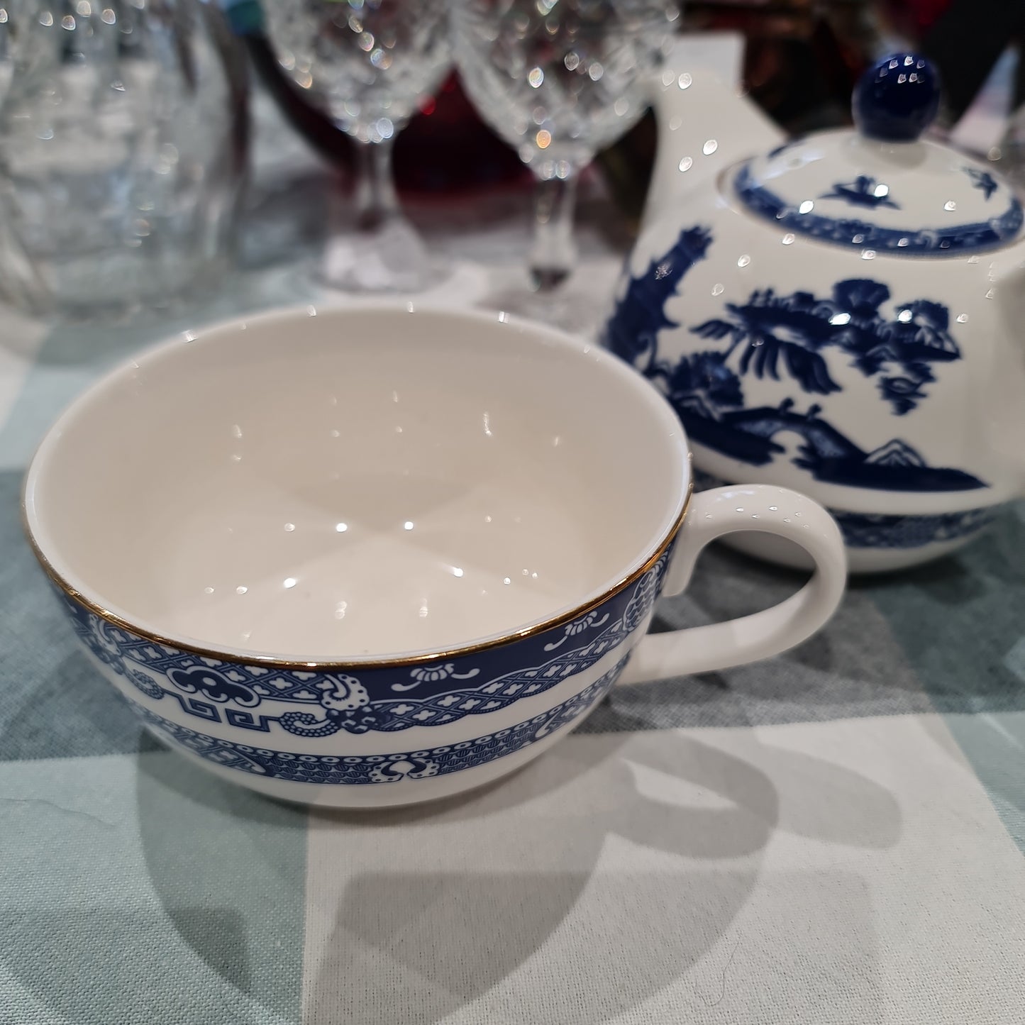 Rare Rington Teapot with cup willow pattern