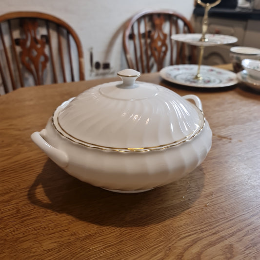 Wedgwood Gold Chelsea vegetable Tureen