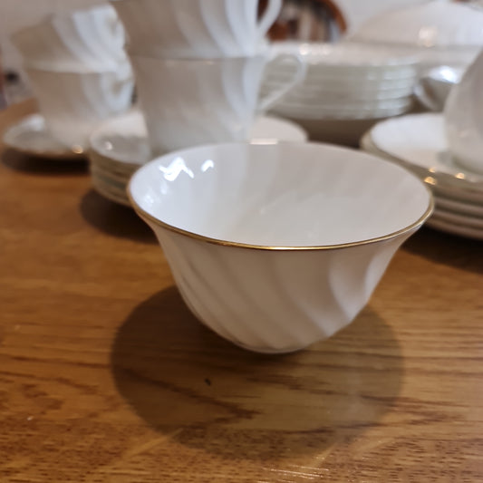 Wedgwood Gold Chelsea fine Bone China sugar bowl