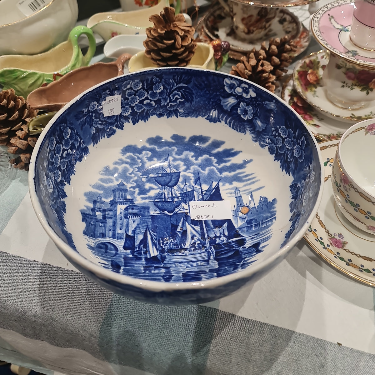 Rare Wedgwood big blue and white bowl with defect