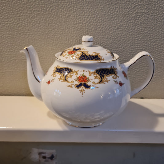 Duchess Westminster vintage tea pot serve 4 cups