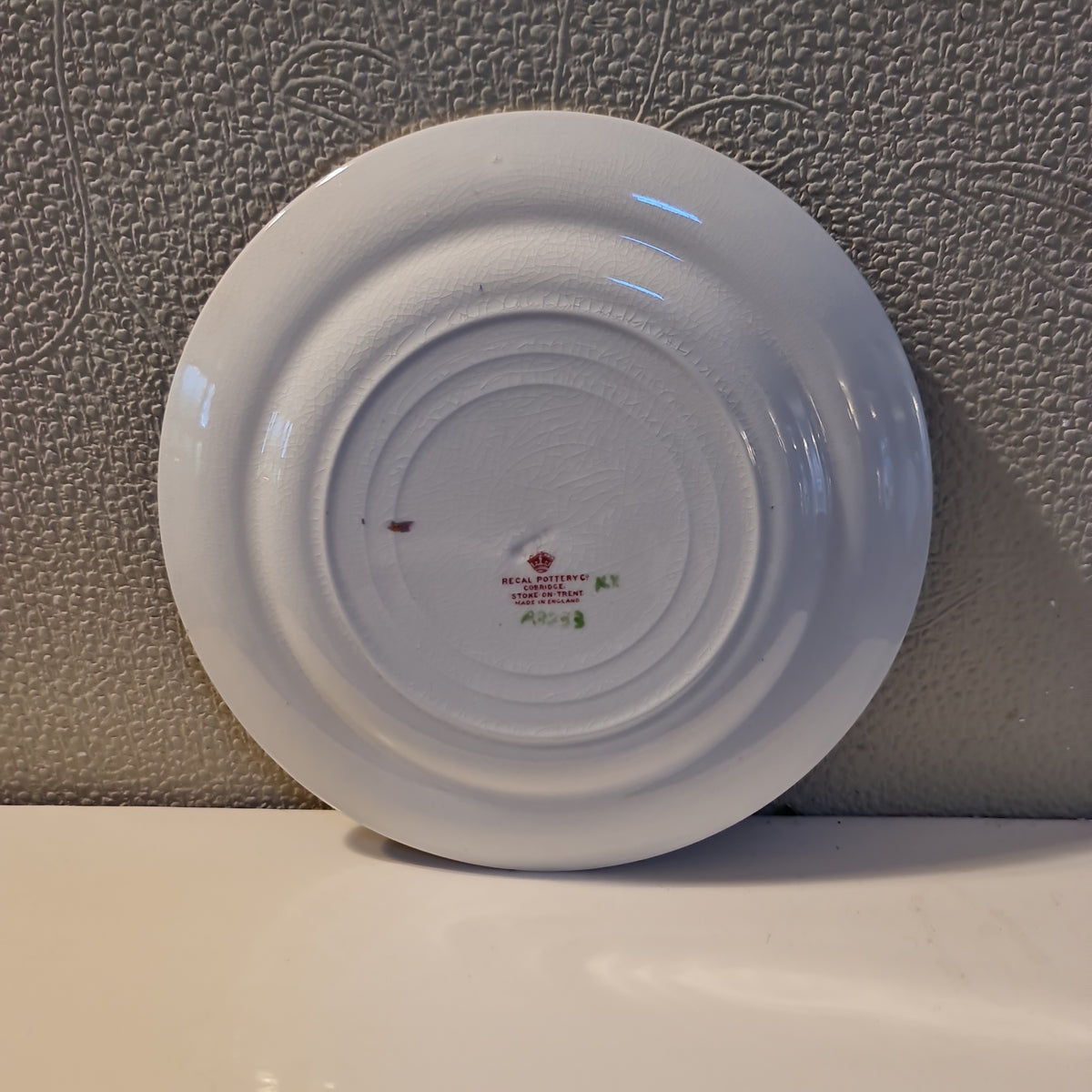 Regal pottery 19 cm plate with crazing