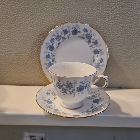 Colclough tea set trio  fine bone china