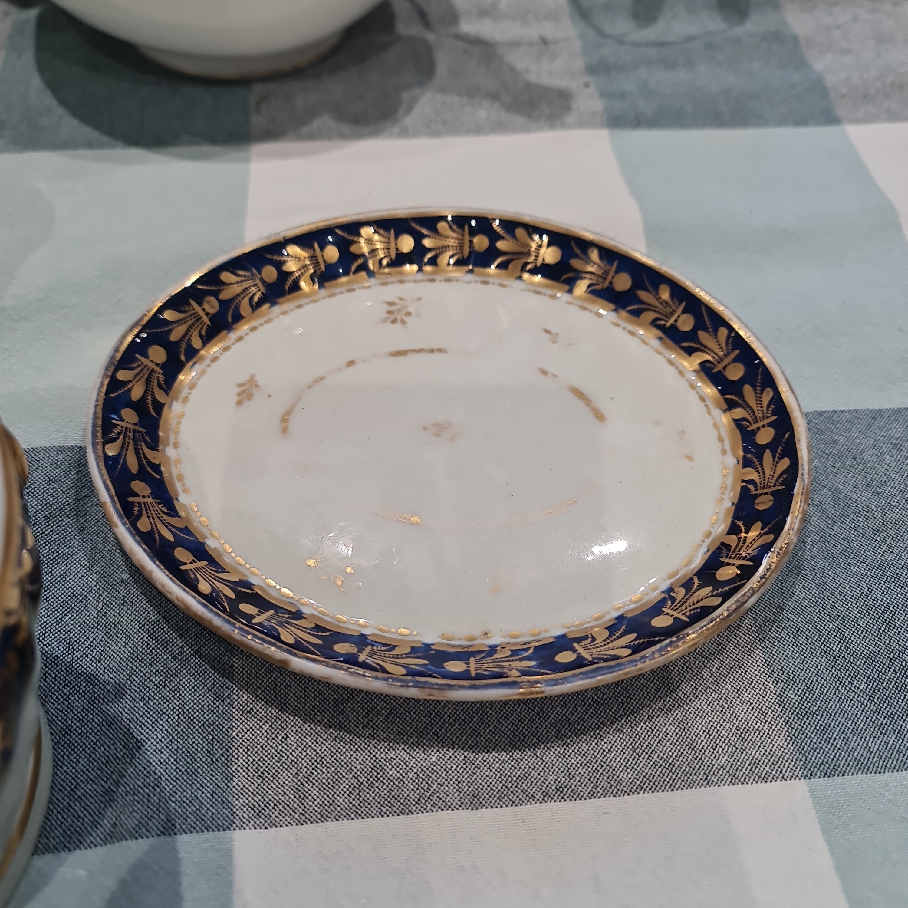 Rare 1st period Royal Worcester canister with lid