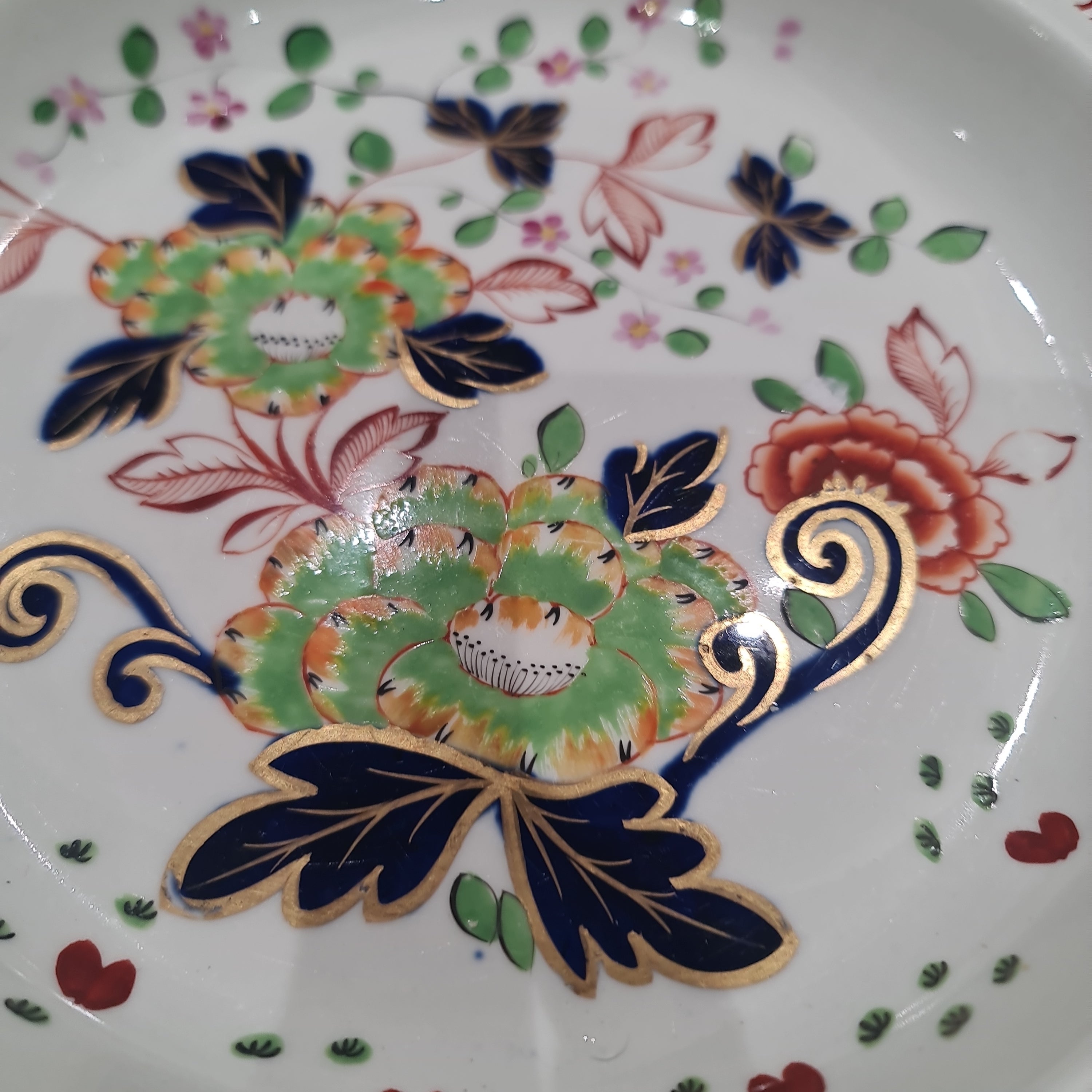 Amazing 19th Century handpainted Davenport bowl with rim