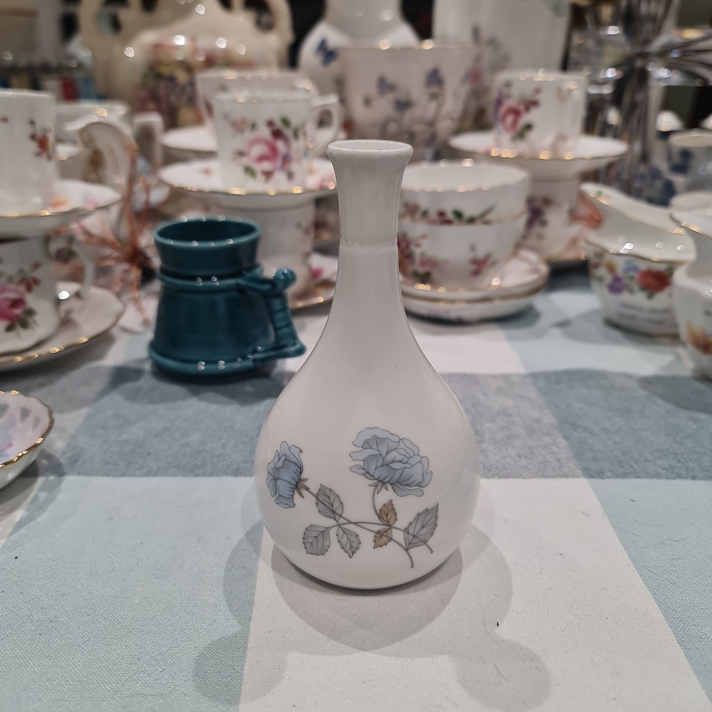 Wedgwood  Ice rose narrow neck vase