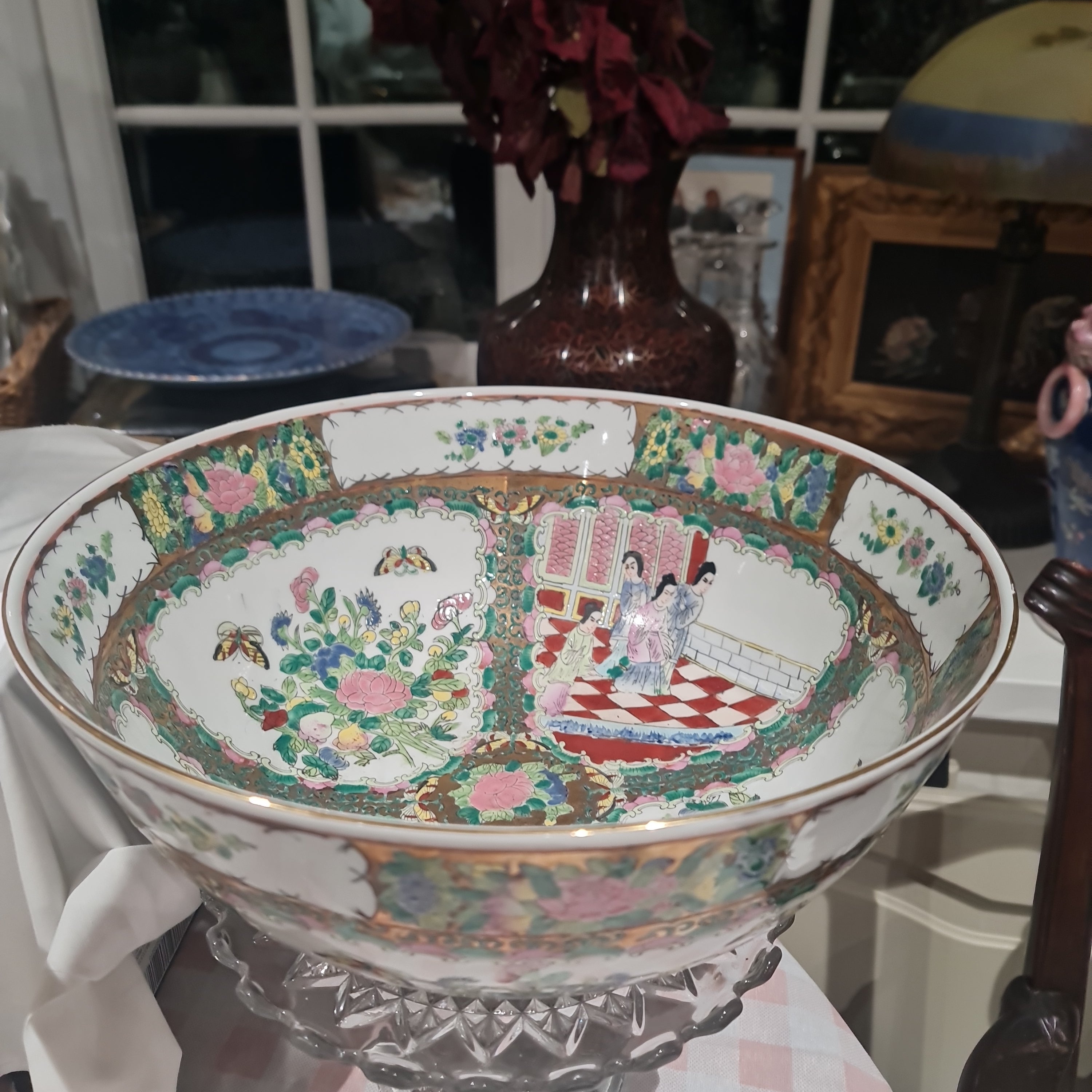 Amazing handpainted canton punch bowl