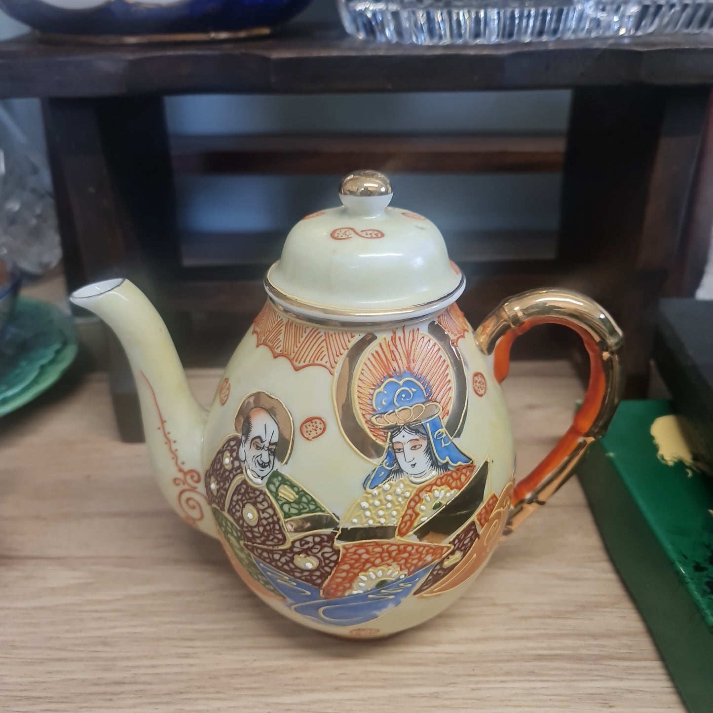 Antique Japanese Satsuma Meji period handpainted teapot