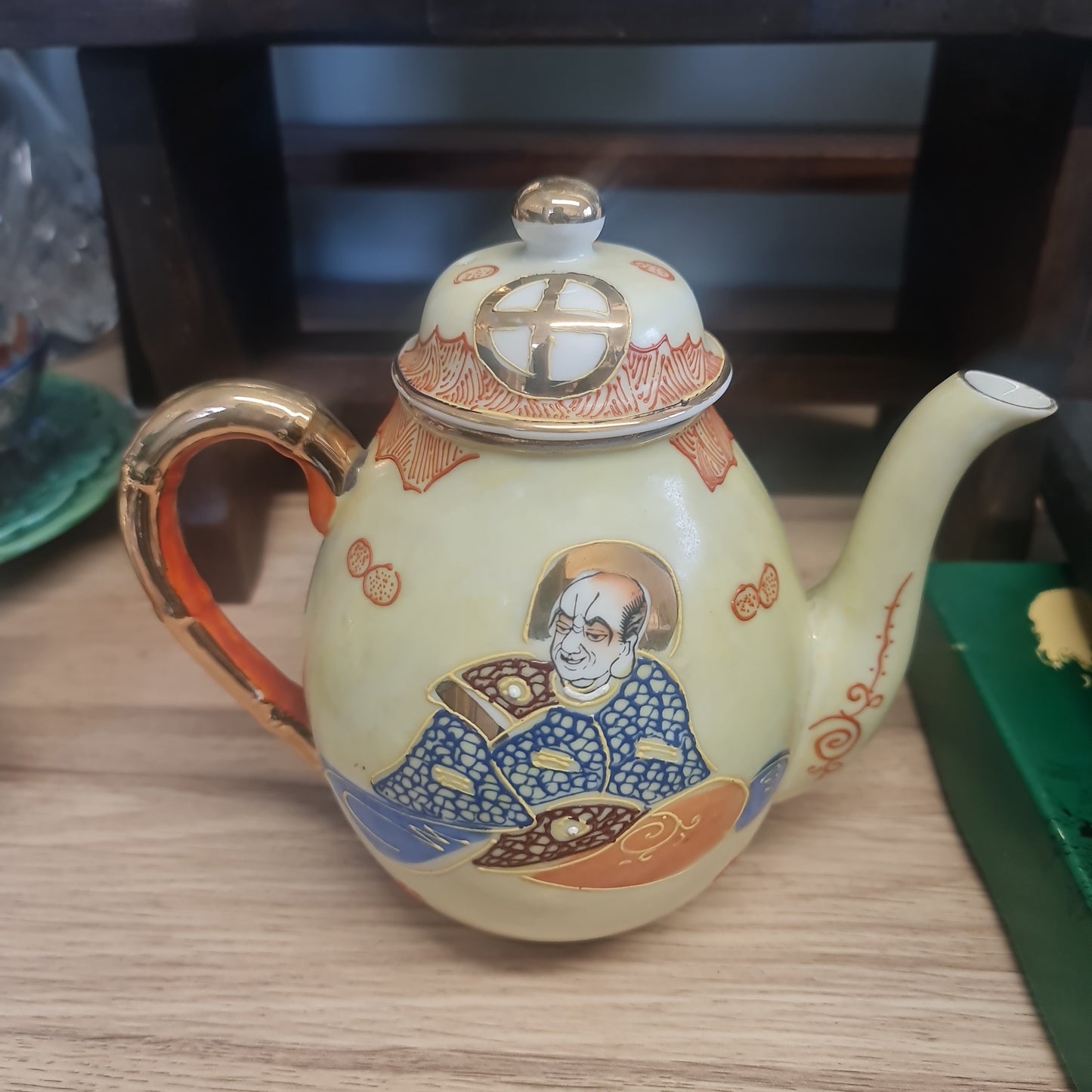 Antique Japanese Satsuma Meji period handpainted teapot