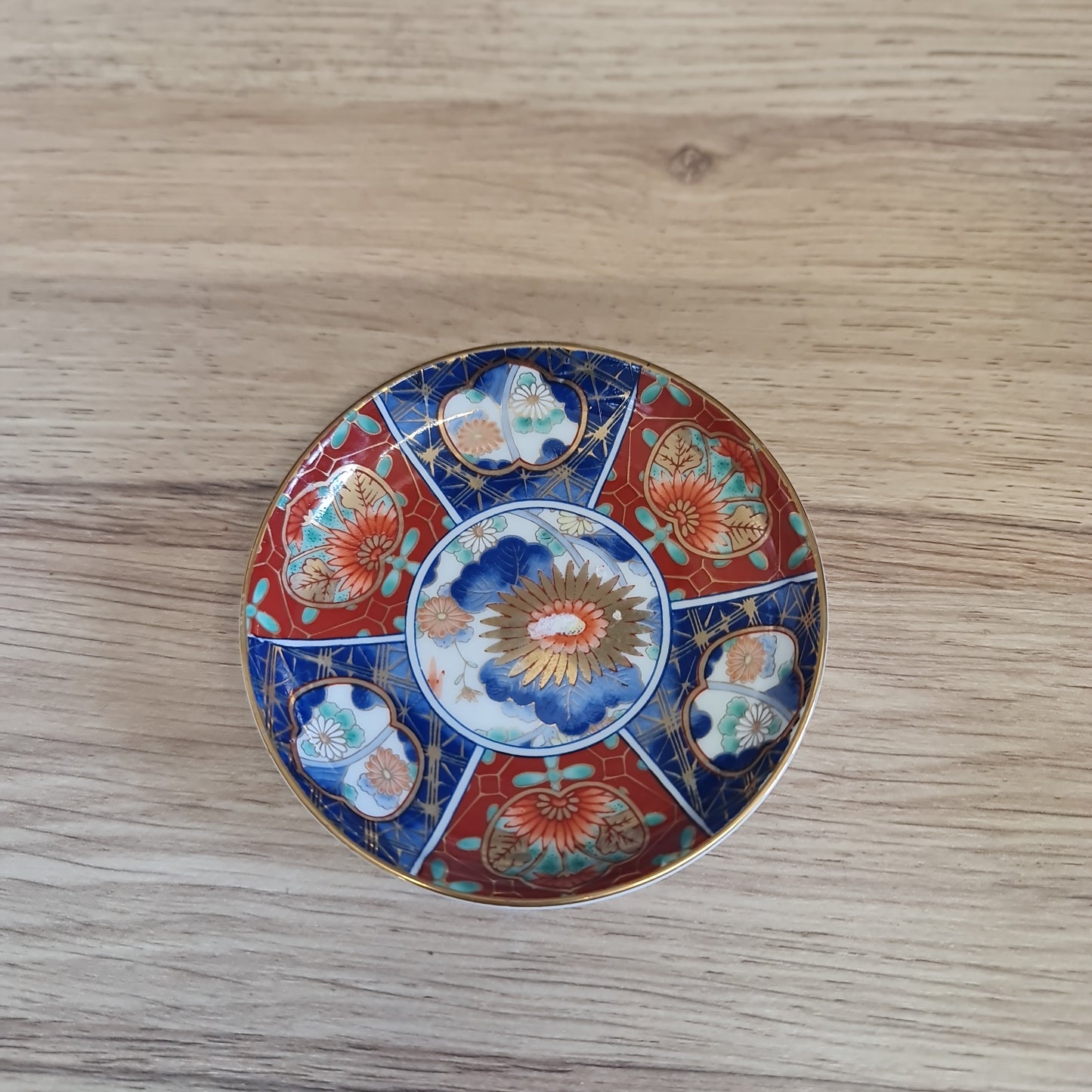 Lovely Japanese imari dish