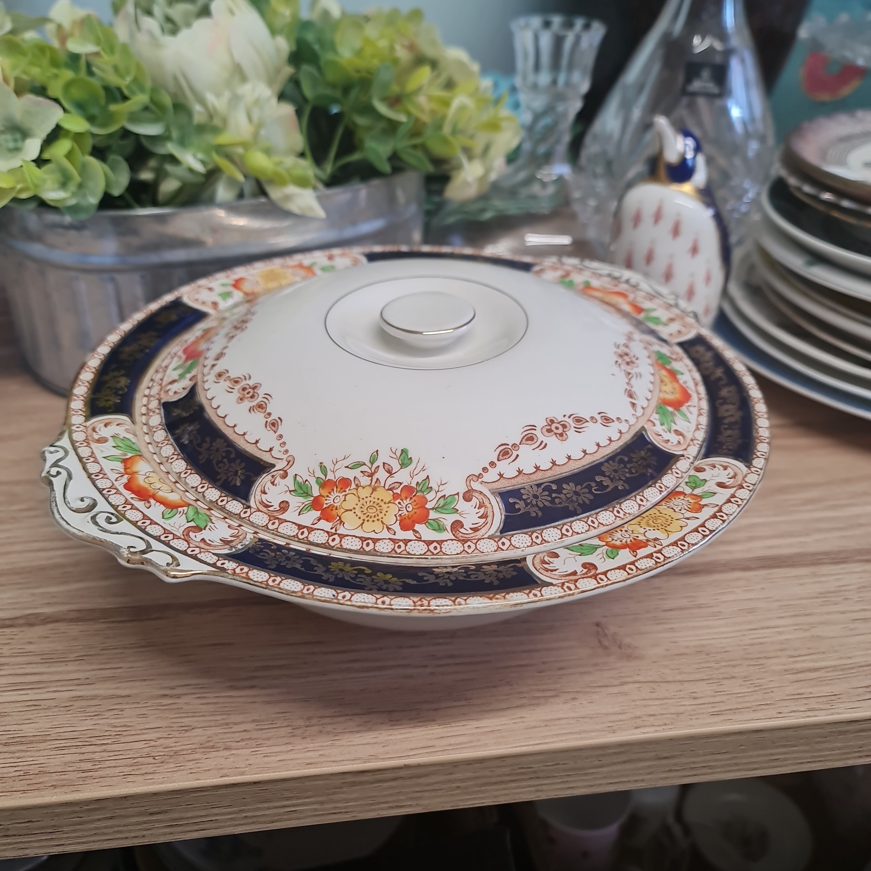 Staffordshire imari tureen- minor crazing