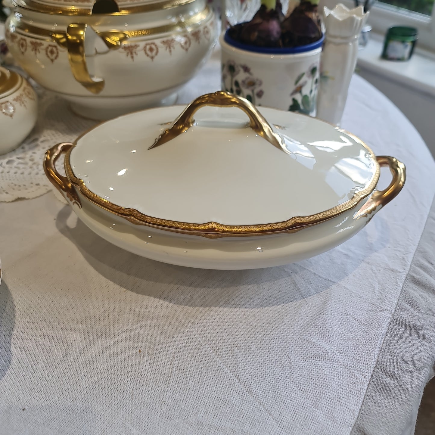 Royal Doulton Vintage Ivory Gold serving tureen- very good condition