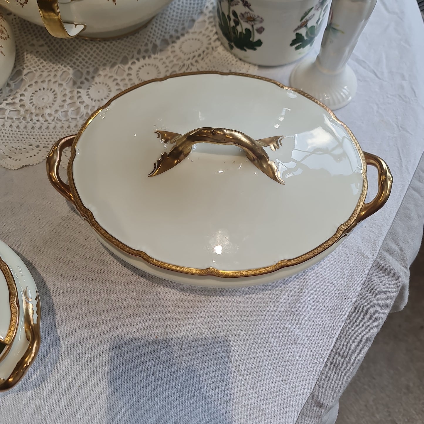 Royal Doulton Vintage Ivory Gold serving tureen- very good condition